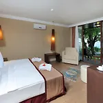 & Hotel 5*