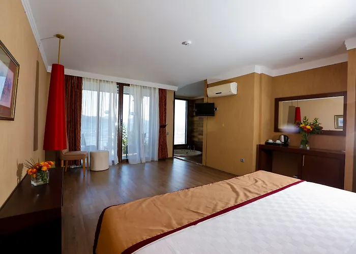& Hotel 5*