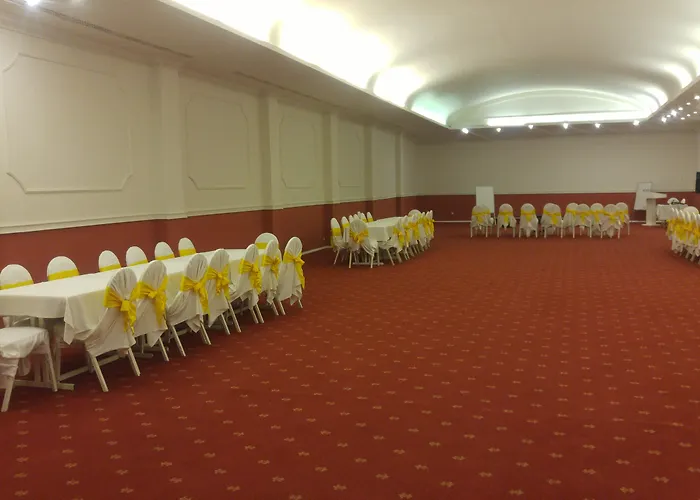 Hotel &